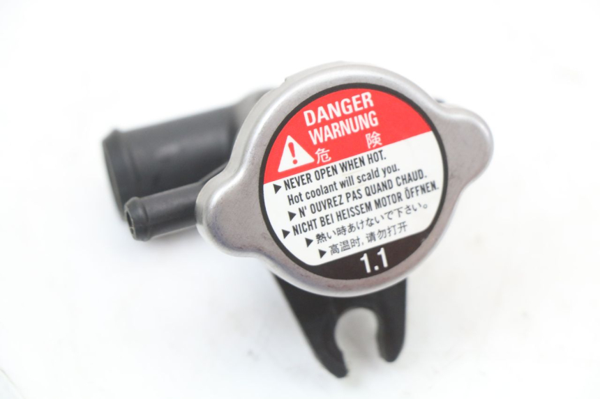 photo de BOUCHON RADIATEUR HONDA FJS SILVER WING SILVERWING 400 (2005 - 2008) - Détail de la pièce