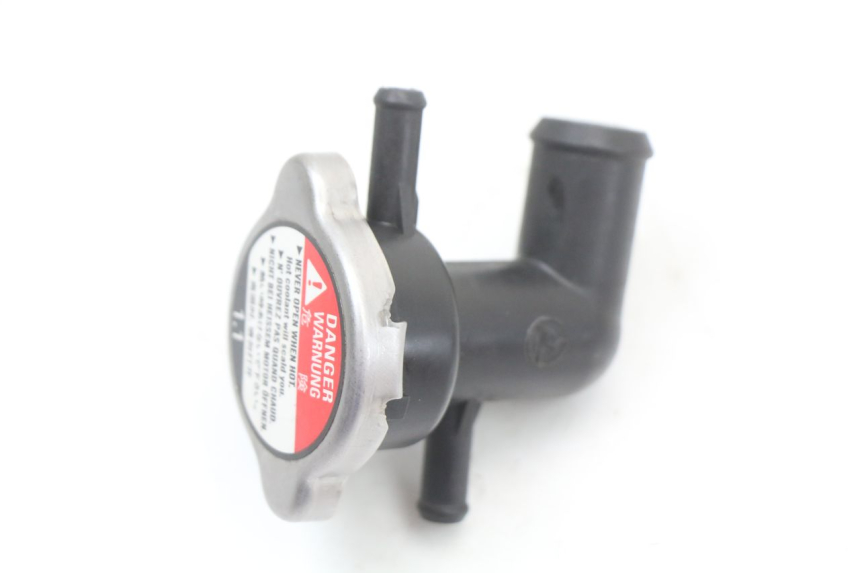 photo de BOUCHON RADIATEUR HONDA FJS SILVER WING SILVERWING 400 (2005 - 2008) - Gros plan technique