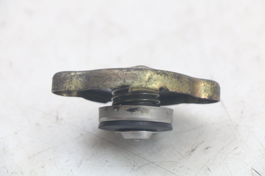 photo de BOUCHON RADIATEUR HONDA FJS SILVERWING SILVER WING 600 (2001 - 2010) - Détail de la pièce