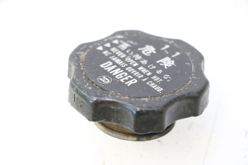 photo de BOUCHON RADIATEUR KAWASAKI GPX F ZX750F 750 (1986 - 1990) - Détail de la pièce