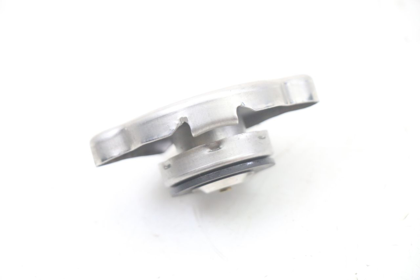 photo de BOUCHON RADIATEUR HONDA SH i 300 (2015 - 2020) - Gros plan technique