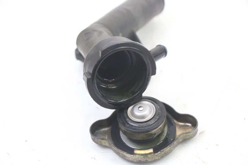 photo de BOUCHON RADIATEUR HONDA VT C2 SHADOW 750 (1997 - 2001) - Autre angle de vue