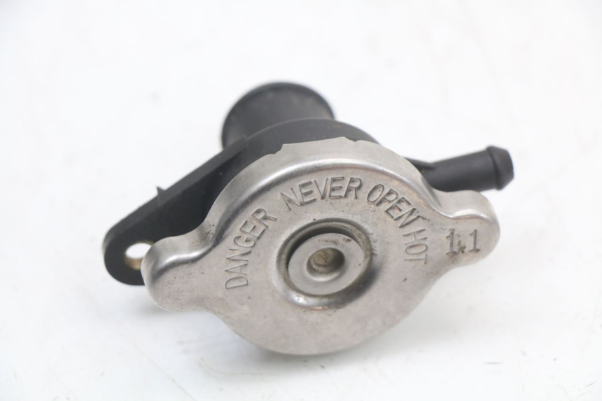 photo de BOUCHON RADIATEUR HYTRACK HY S 4X4 410 (2013 - 2016) - Autre angle de vue