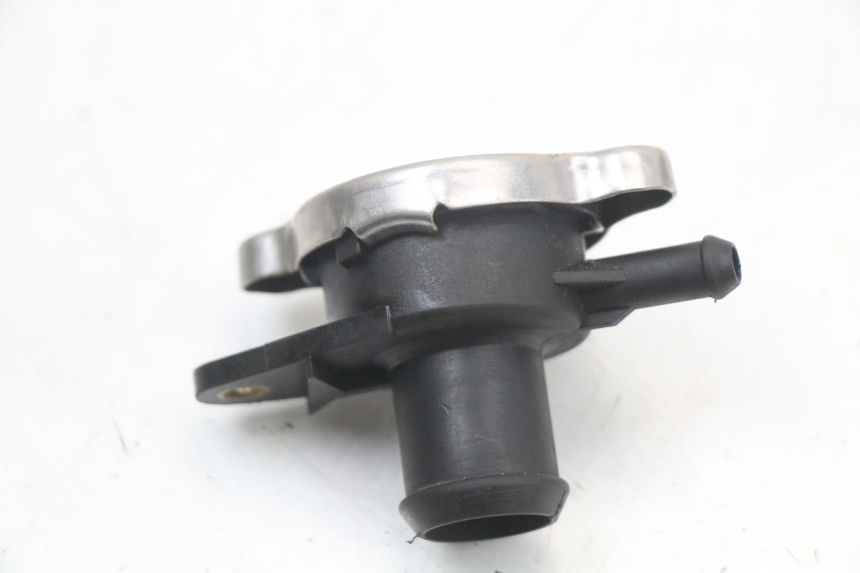 photo de BOUCHON RADIATEUR HYTRACK HY S 4X4 410 (2013 - 2016) - Gros plan technique