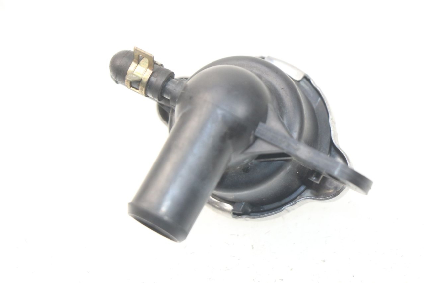 photo de BOUCHON RADIATEUR SYM JOYMAX 250 (2013 - 2017) - Détail de la pièce