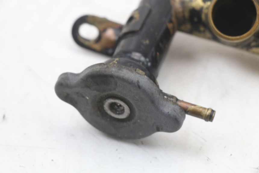 photo de BOUCHON RADIATEUR KAWASAKI GTR 1000 (1994 - 2004) - Zoom état d’usage