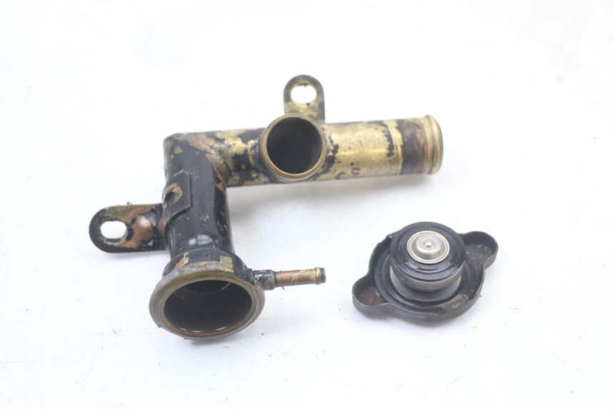 photo de BOUCHON RADIATEUR KAWASAKI GTR 1000 (1994 - 2004) - Points de fixation