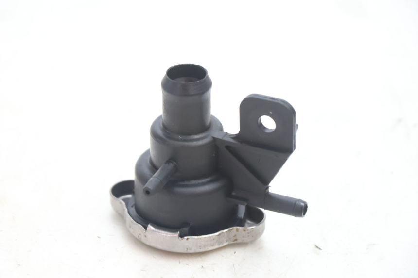 photo de BOUCHON RADIATEUR KYMCO MXU R 250 (2004 - 2010) - Zoom état d’usage