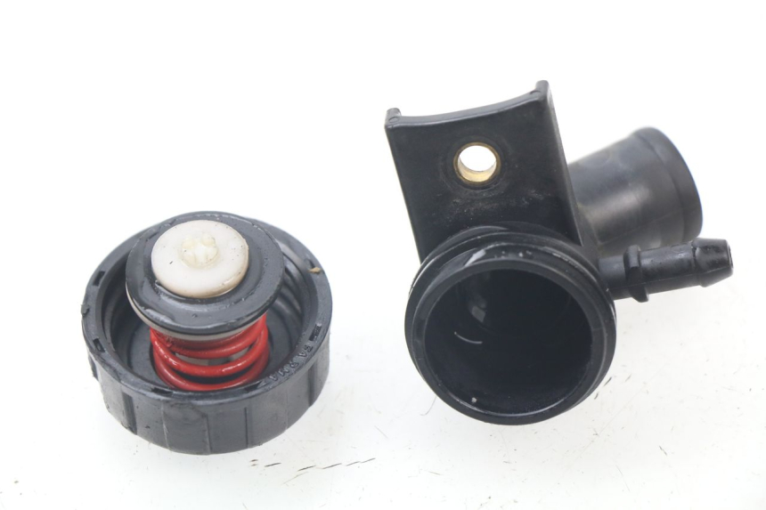 photo de BOUCHON RADIATEUR CAGIVA NAVIGATOR 1000 (2000 - 2005) - Vue principale