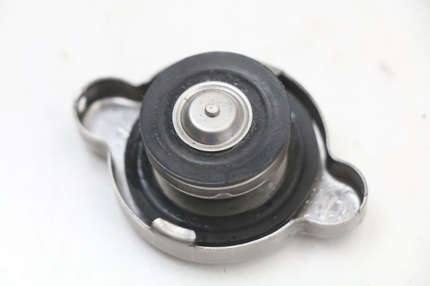 photo de BOUCHON RADIATEUR KAWASAKI NINJA 400 (2018 - 2023) - Zoom état d’usage