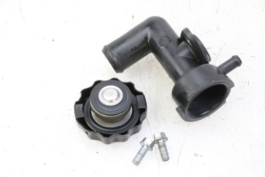 photo de BOUCHON RADIATEUR HONDA NTV DEAUVILLE 650 (2001 - 2006) - Zoom état d’usage