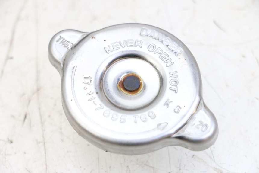 photo de BOUCHON RADIATEUR BMW S RR ABS S1000RR 1000 (2015 - 2018) - Détail de la pièce