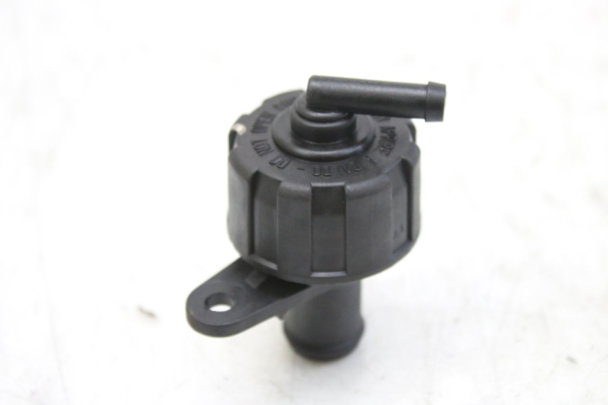 photo de BOUCHON RADIATEUR MBK SKYCRUISER 125 (2010 - 2013) - Vue principale