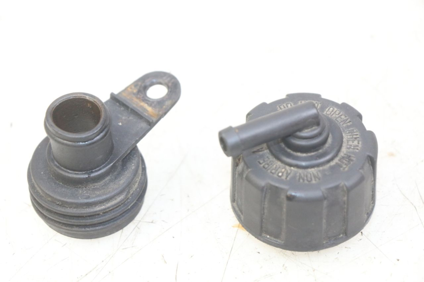 photo de BOUCHON RADIATEUR MBK SKYLINER 125 (1998 - 2001) - Vue principale