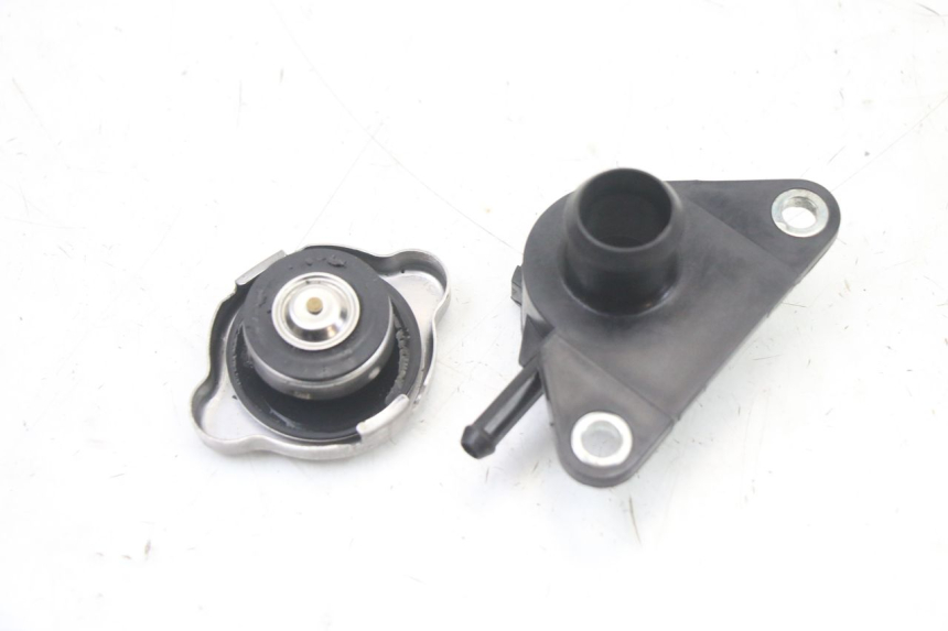 photo de BOUCHON RADIATEUR SUZUKI BURGMAN 125 (2018 - 2021) - Autre angle de vue