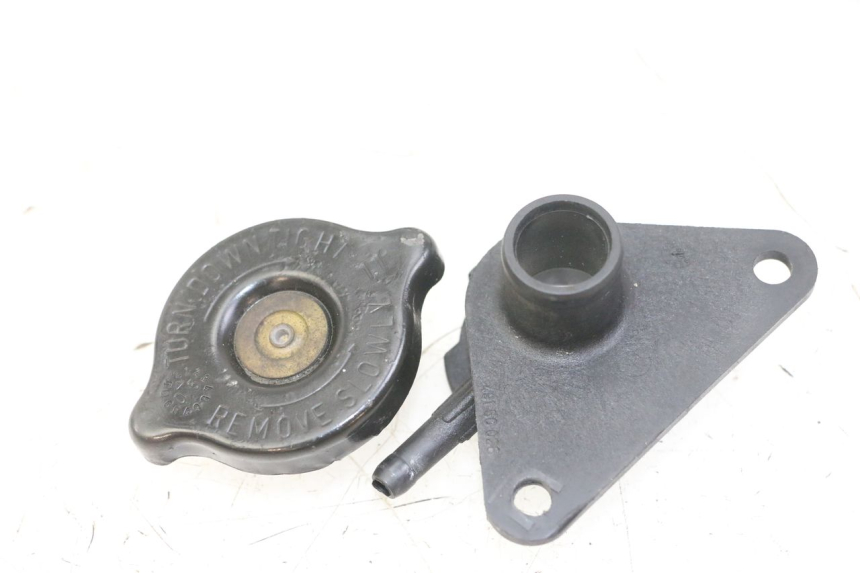 photo de BOUCHON RADIATEUR SUZUKI UH BURGMAN 125 (2002 - 2006) - Zoom état d’usage