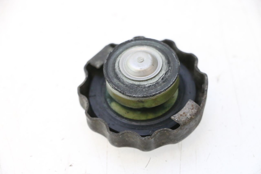 photo de BOUCHON RADIATEUR HONDA XRV AFRICA TWIN 750 (1990 - 1992) - Zoom état d’usage