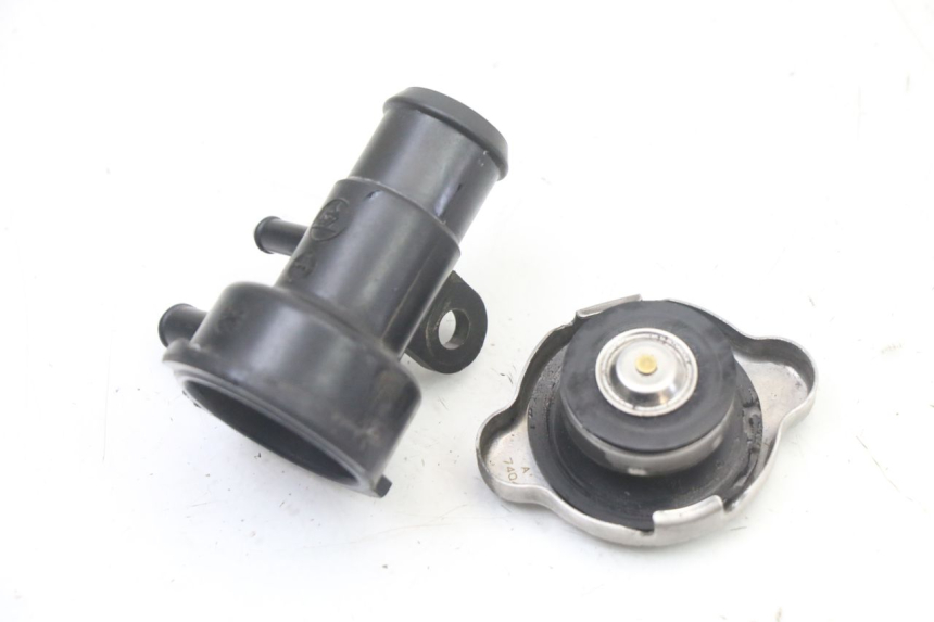 photo de BOUCHON RADIATEUR YAMAHA YP T-MAX TMAX 530 (2017 - 2020) - Autre angle de vue