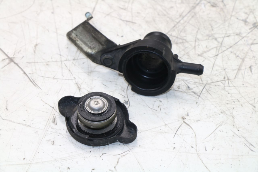 photo de BOUCHON RADIATEUR YAMAHA YP MAJESTY ABS 400 (2007 - 2009) - Détail de la pièce