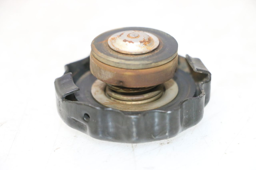 photo de BOUCHON RADIATEUR YAMAHA YP MAJESTY 125 (1998 - 2001) - Détail de la pièce