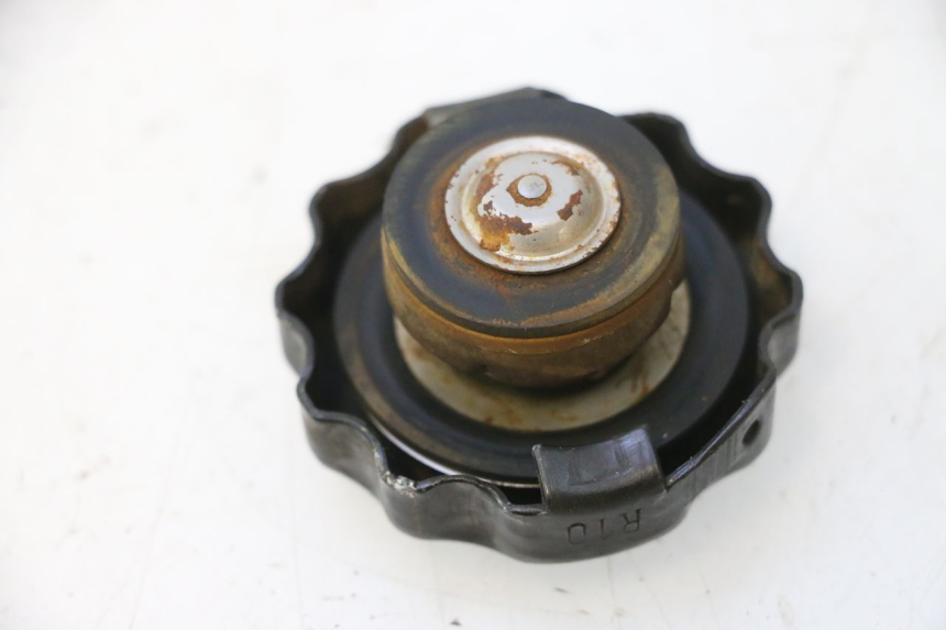 photo de BOUCHON RADIATEUR YAMAHA YP MAJESTY 125 (1998 - 2001) - Zoom état d’usage