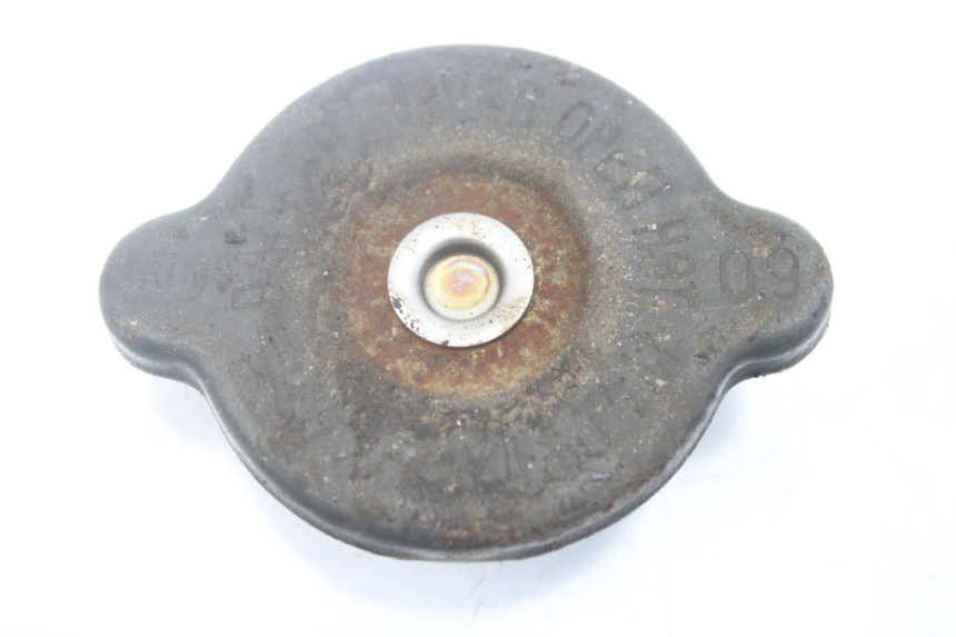 photo de BOUCHON RADIATEUR YAMAHA YZ 80 (1982 - 1983) - Autre angle de vue