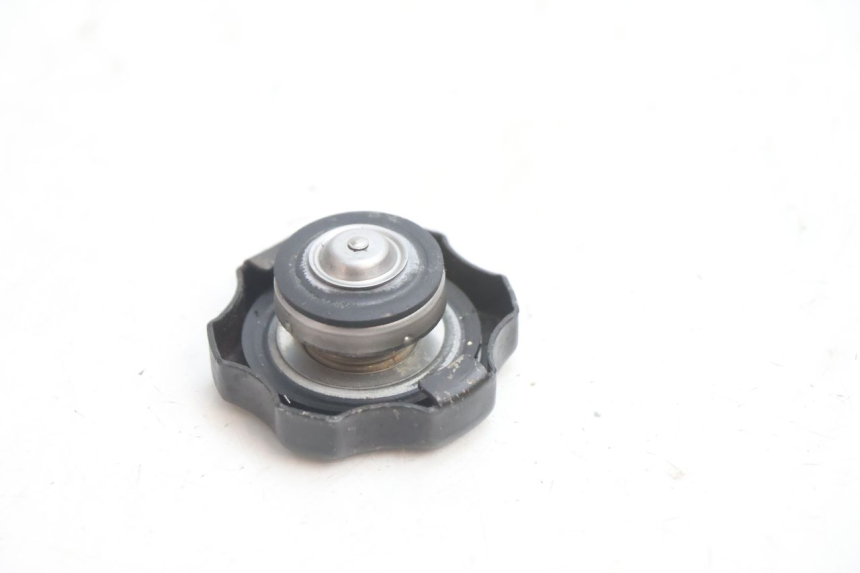 photo de BOUCHON RADIATEUR KAWASAKI ZX-6R ZX6R 600 (2000 - 2002) - Zoom état d’usage