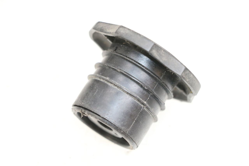 photo de BOUCHON RESERVOIR ESSENCE PEUGEOT 103 MVL 50 (1991 - 1993) - Zoom état d’usage