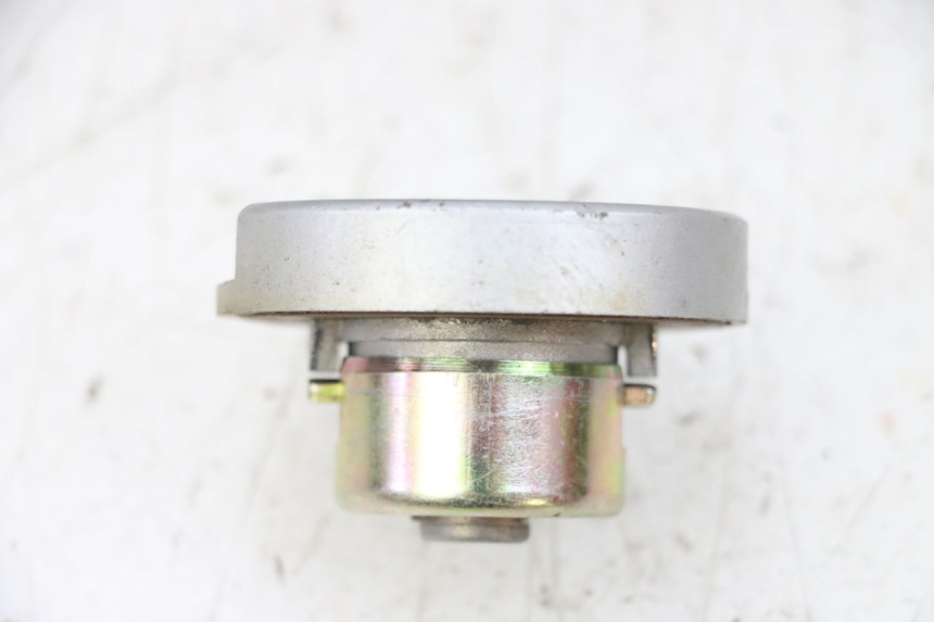 photo de BOUCHON RESERVOIR ESSENCE KYMCO AGILITY 4T 50 (2018 - 2022) - Gros plan technique