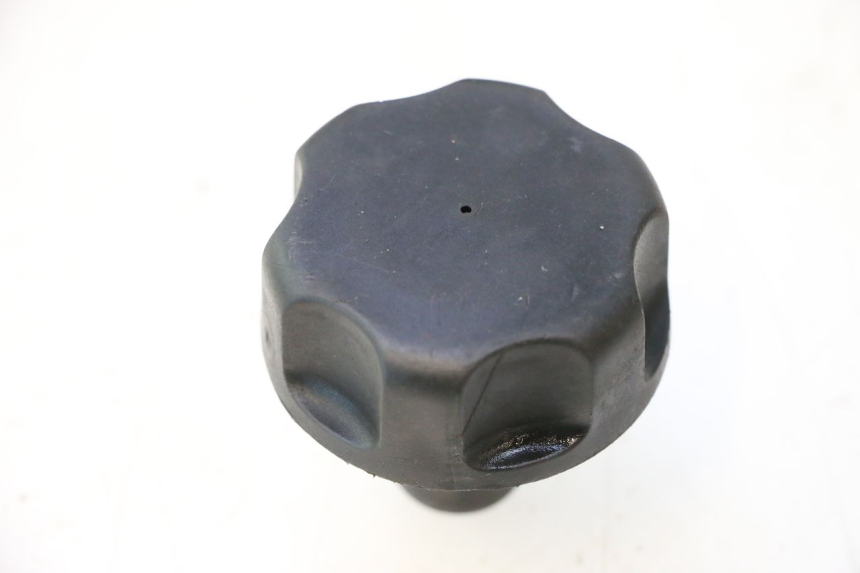 photo de BOUCHON RESERVOIR ESSENCE MBK BOOSTER ROCKET 50 (1995 - 1998) - Zoom état d’usage