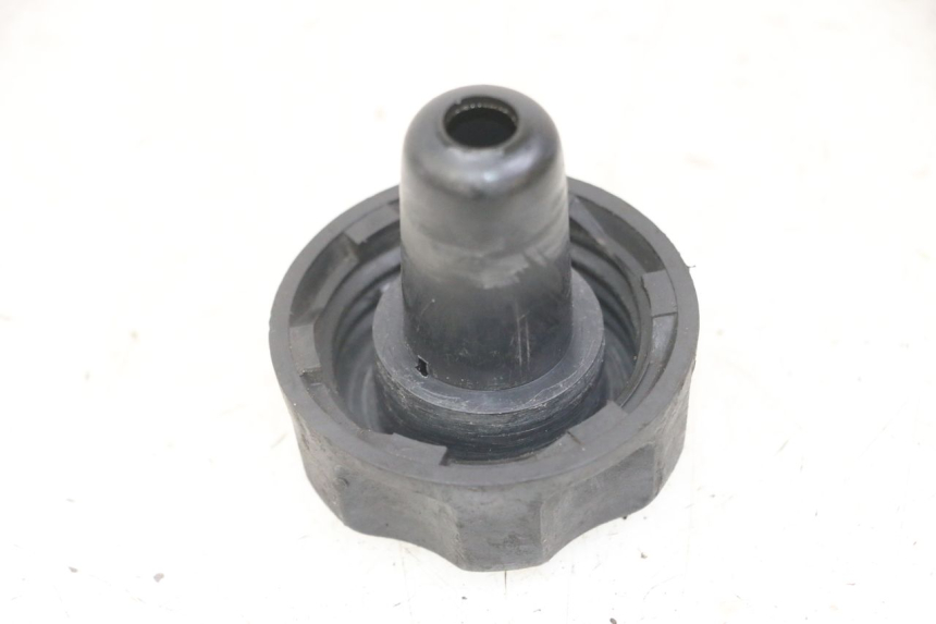 photo de BOUCHON RESERVOIR ESSENCE MBK BOOSTER SPIRIT NAKED 50 (2004 - 2017) - Détail de la pièce