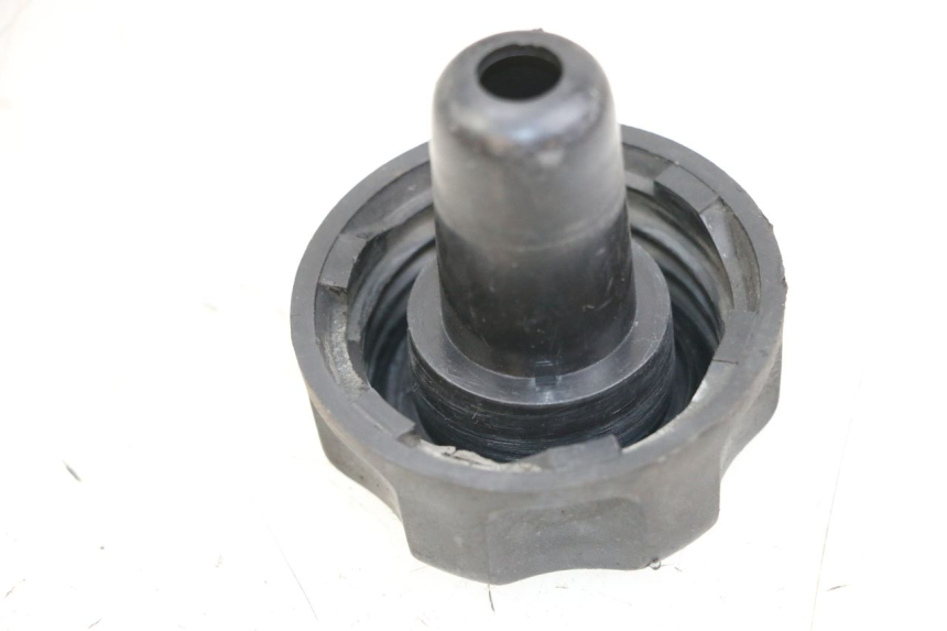 photo de BOUCHON RESERVOIR ESSENCE YAMAHA BW'S 50 (2004 - 2017) - Zoom état d’usage