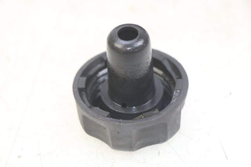 photo de BOUCHON RESERVOIR ESSENCE YAMAHA BW'S EASY 50 (2013 - 2016) - Zoom état d’usage