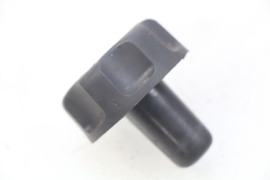 photo de BOUCHON RESERVOIR ESSENCE YAMAHA BW'S NAKED 50 (2008 - 2019) - Vue principale