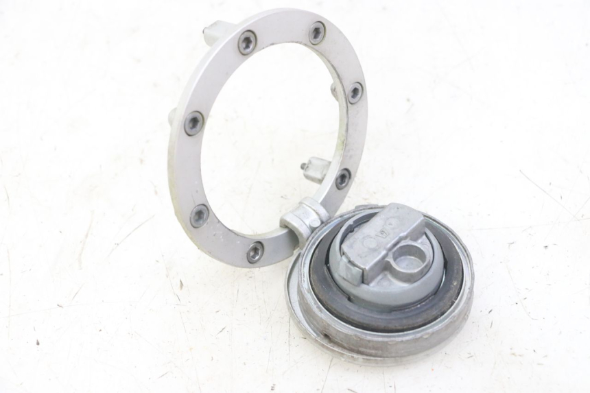 photo de BOUCHON RESERVOIR ESSENCE HONDA CBF 500 (2004 - 2007) - Zoom état d’usage