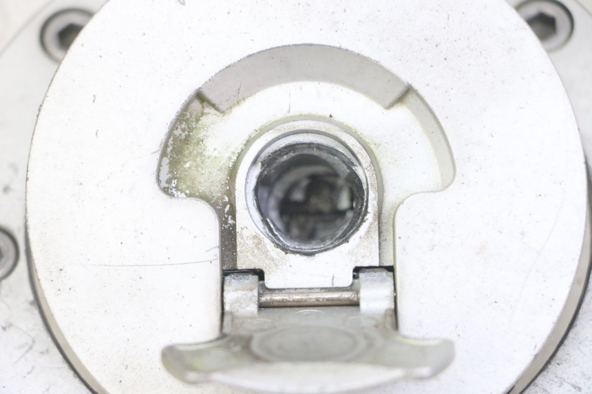 photo de BOUCHON RESERVOIR ESSENCE HONDA CBF 500 (2004 - 2007) - Vue d’ensemble