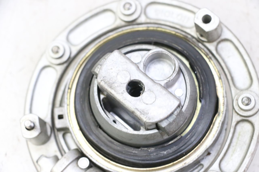 photo de BOUCHON RESERVOIR ESSENCE HONDA CBR F SC25 1000 (1989 - 1992) - Détail de la pièce