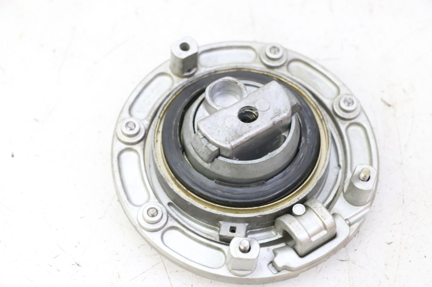 photo de BOUCHON RESERVOIR ESSENCE HONDA CBR F SC25 1000 (1989 - 1992) - Zoom état d’usage