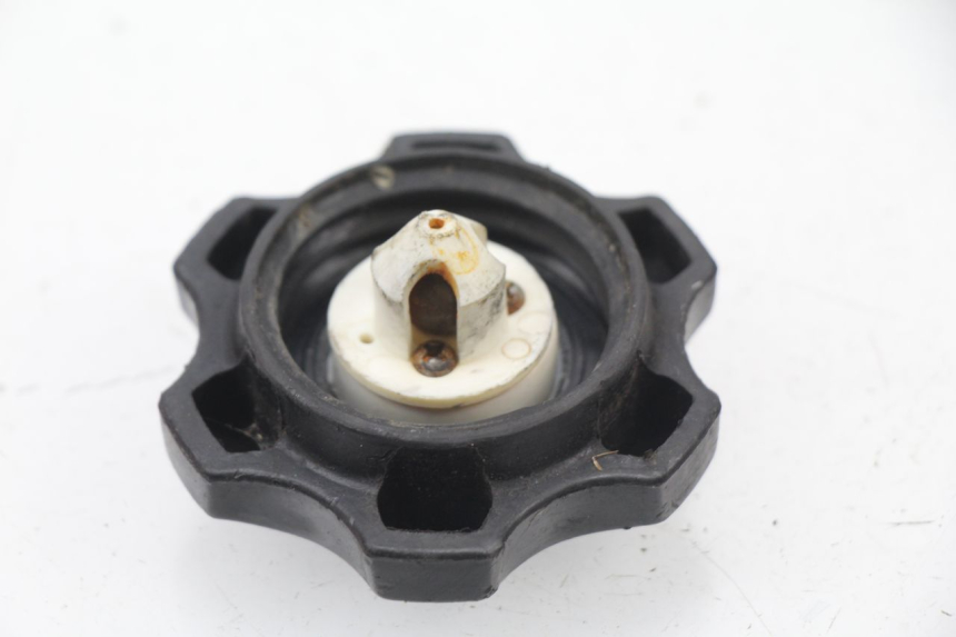 photo de BOUCHON RESERVOIR ESSENCE JIANSHE COYOTE 80 - Détail de la pièce