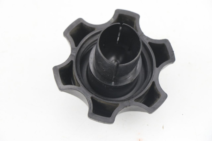 photo de BOUCHON RESERVOIR ESSENCE HONDA CR 125 (1995 - 1997) - Zoom état d’usage