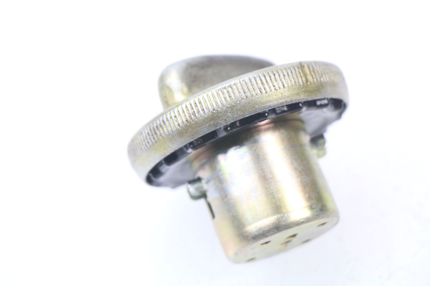 photo de BOUCHON RESERVOIR ESSENCE GENERIC CRACKER 50 (2005 - 2008) - Vue principale