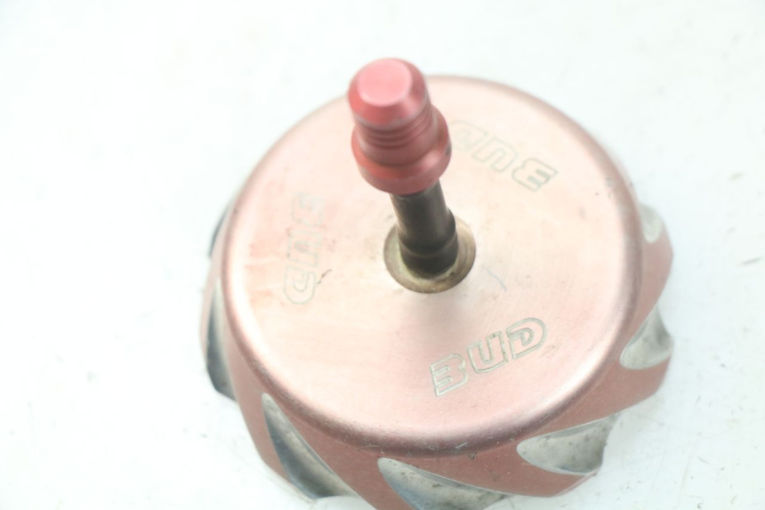 photo de BOUCHON RESERVOIR ESSENCE HONDA CRF CR-F 450 (2005 - 2008) - Détail de la pièce