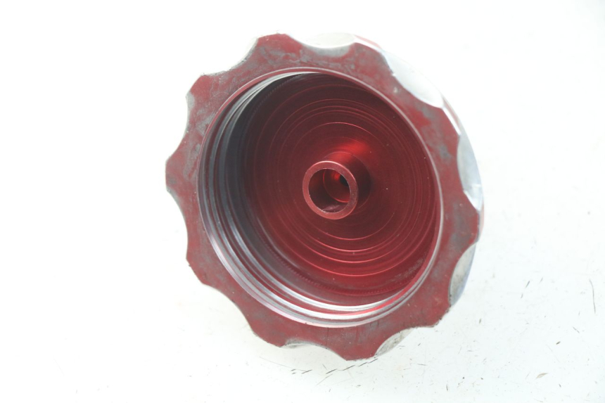 photo de BOUCHON RESERVOIR ESSENCE HONDA CRF CR-F 450 (2005 - 2008) - Zoom état d’usage