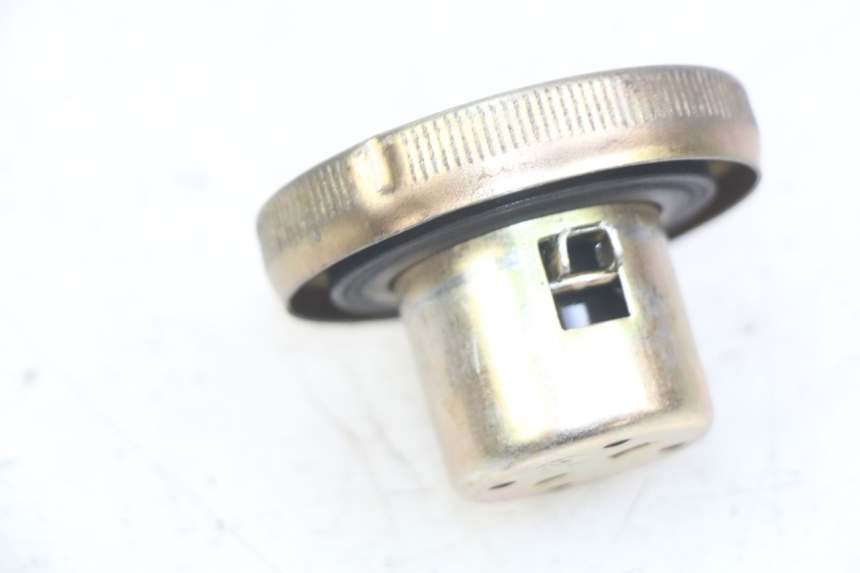 photo de BOUCHON RESERVOIR ESSENCE SYM CROX 4T 50 (2016 - 2023) - Détail de la pièce