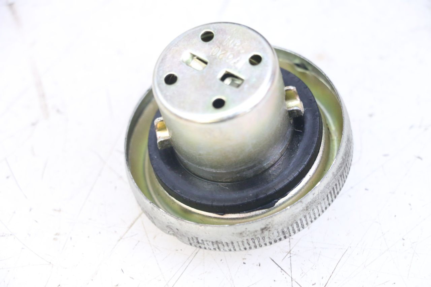 photo de BOUCHON RESERVOIR ESSENCE SYM CROX 4T 50 (2016 - 2023) - Détail de la pièce