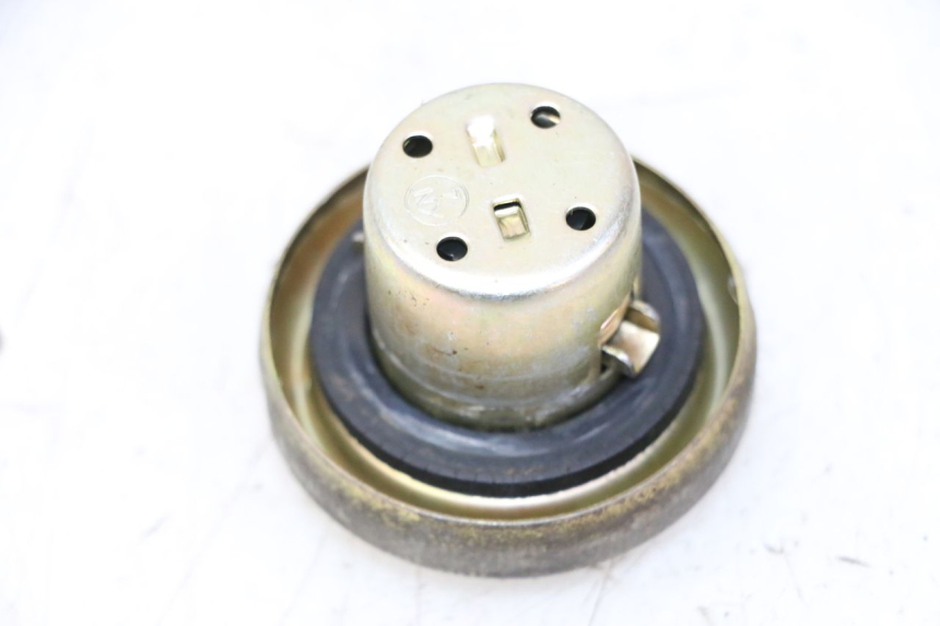 photo de BOUCHON RESERVOIR ESSENCE SYM CROX 4T 50 (2016 - 2023) - Détail de la pièce