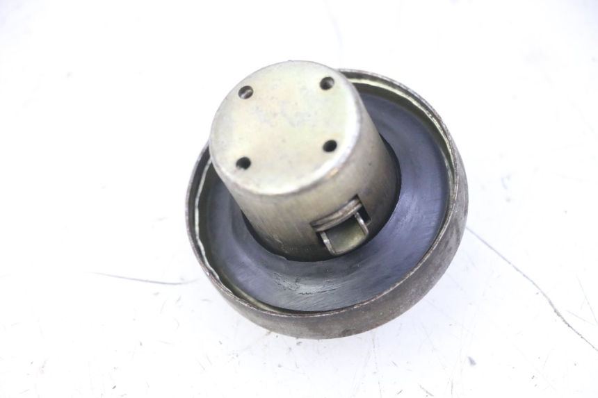 photo de BOUCHON RESERVOIR ESSENCE SKYTEAM DAX REPLICA 110 (2005 - 2015) - Détail de la pièce