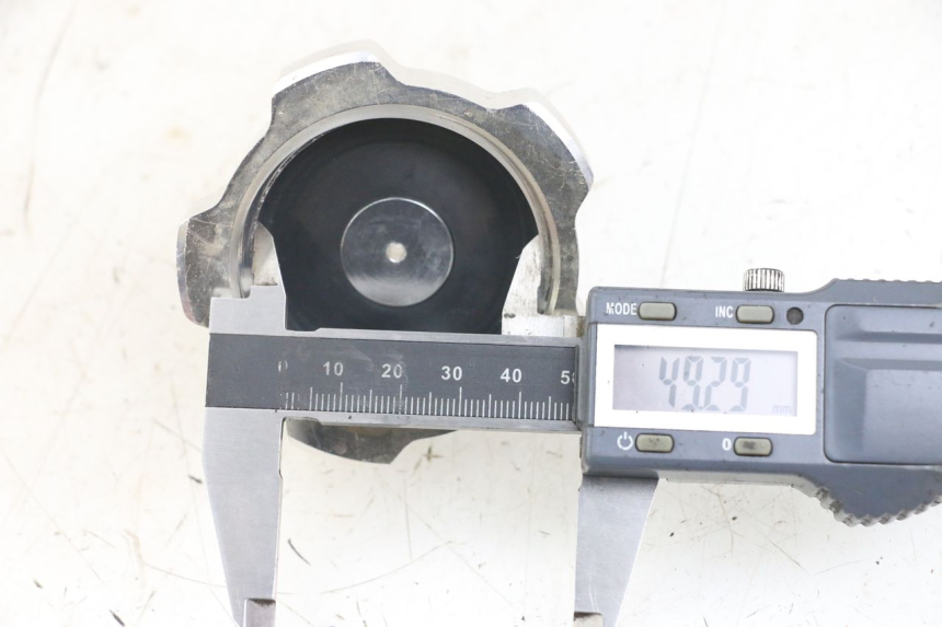 photo de BOUCHON RESERVOIR ESSENCE CCR DIRT BIKE 125 - Détail de la pièce