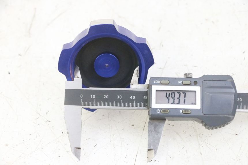 photo de BOUCHON RESERVOIR ESSENCE CCR DIRT BIKE 125 - Détail de la pièce