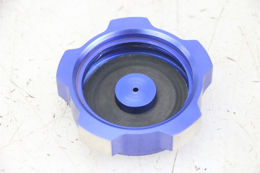 photo de BOUCHON RESERVOIR ESSENCE CCR DIRT BIKE 125 - Autre angle de vue